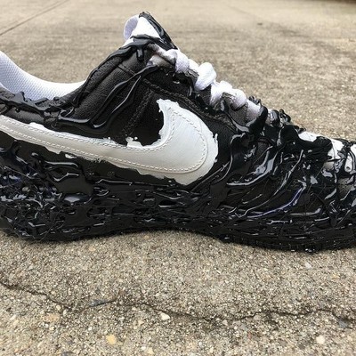 真硬核定制，被「毒液」侵蝕的 Nike 小白鞋太逼真了！
